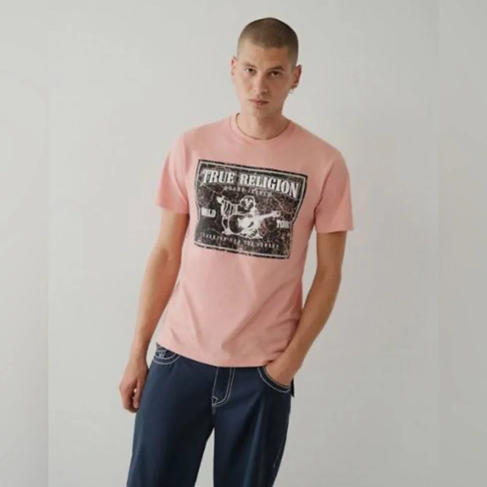 Men’s True Religion Vintage SRS T Shirt Pink NWOT Size Small
